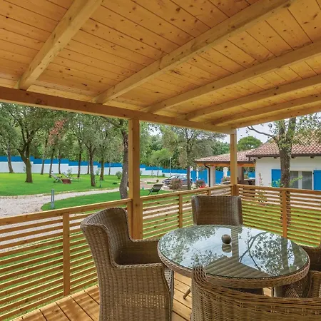 2 Bedroom Front In Prázdninový dům *