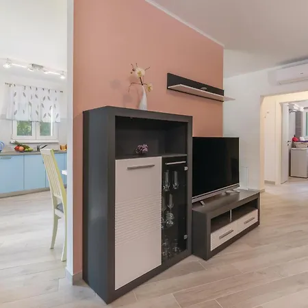 2 Bedroom Front In Rovinj