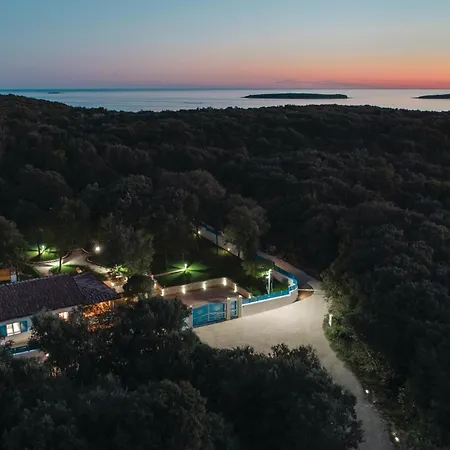 Prázdninový dům 2 Bedroom Front In Rovinj
