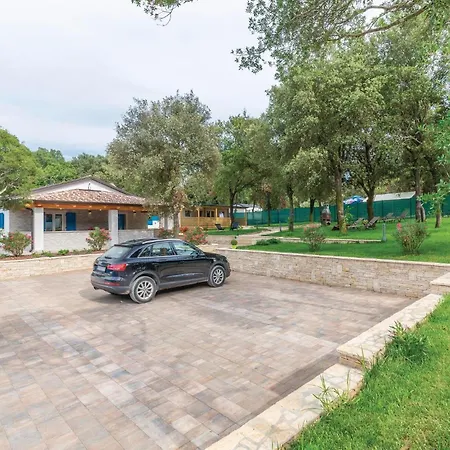 2 Bedroom Front In *