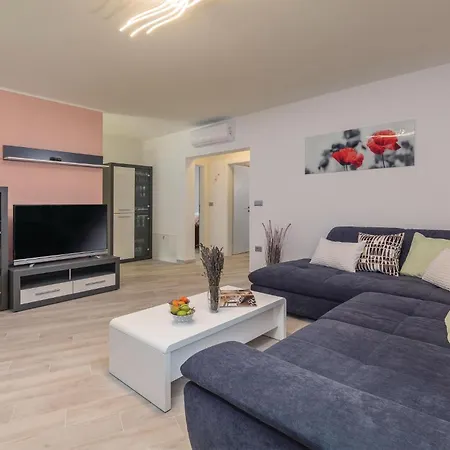 2 Bedroom Front In