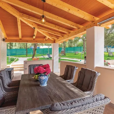 2 Bedroom Front In *