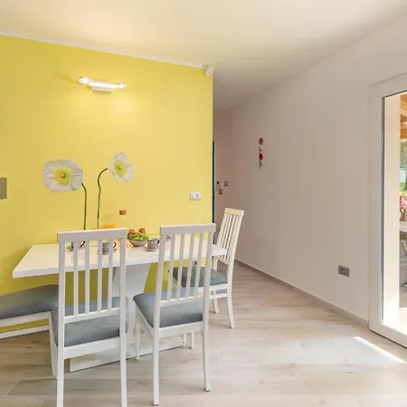 Prázdninový dům 2 Bedroom Front In *