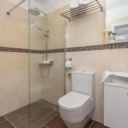 2 Bedroom Front In *