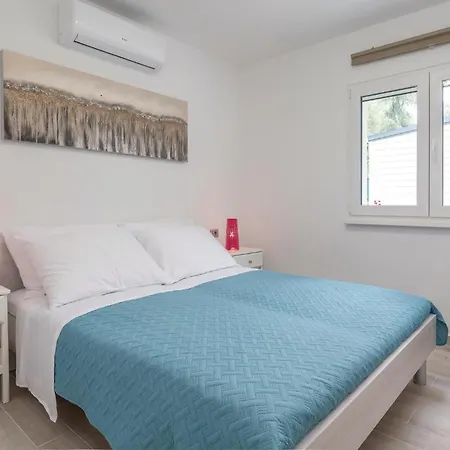 2 Bedroom Front In Prázdninový dům